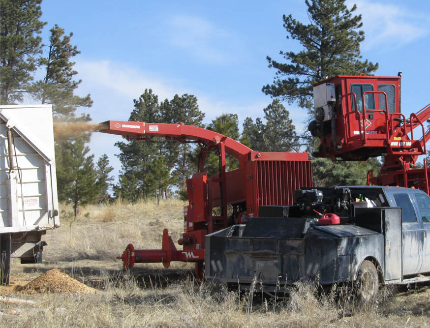 Wood-chipper making wood chips to be used for energy.